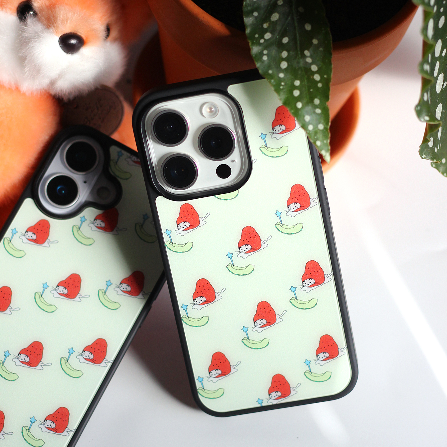 omatl原创草莓小猫 pc磨砂黑边磁吸手机壳 适用于苹果iphone131415promax