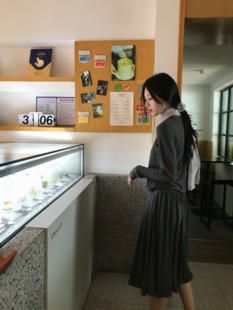 鱼没放 松弛低腰长袖连衣裙 独特的南瓜灯笼裙摆