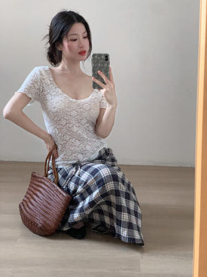 鱼没放 大领口蕾丝打底衫 纯欲精致短袖T恤