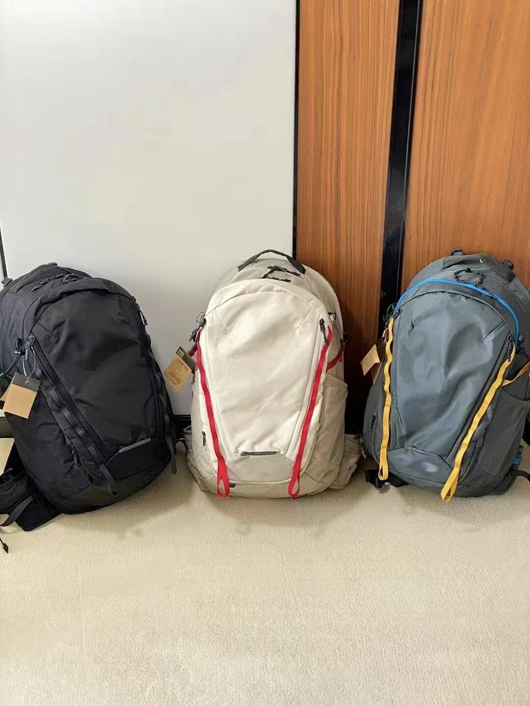新款防水尼龙双肩包男女同款户外徒步背包休闲包运动包25升大容量