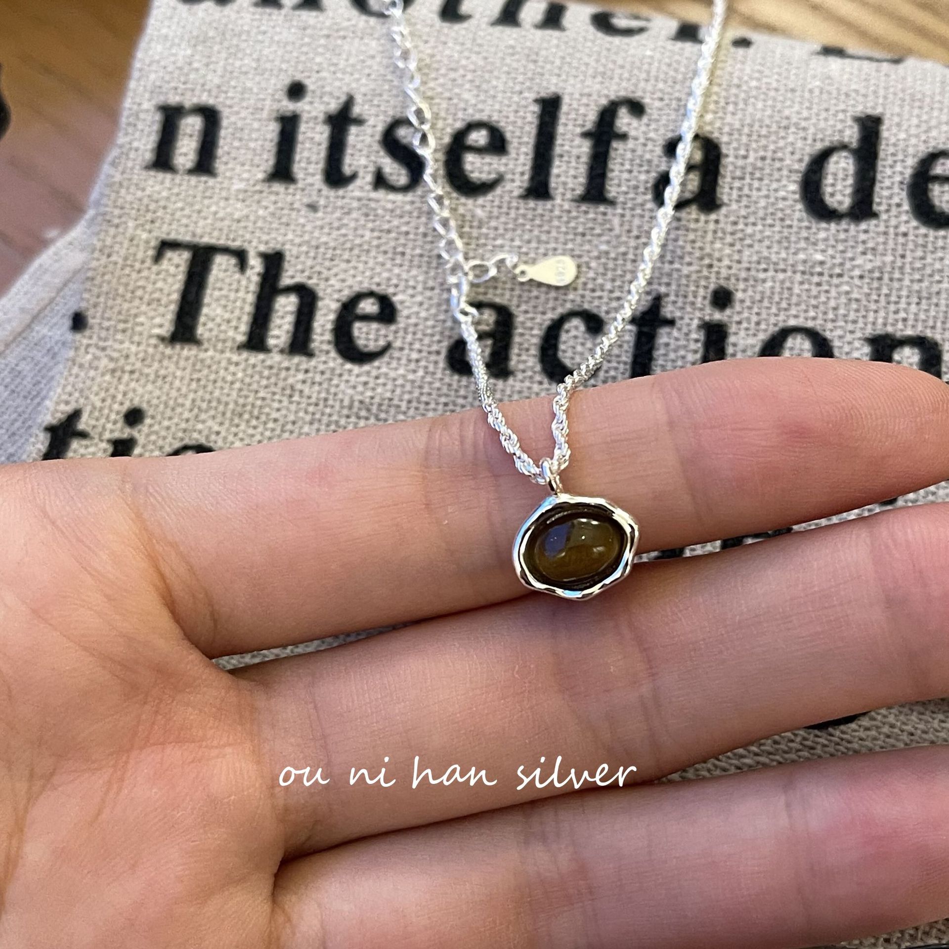 lulu S925纯银不规则椭圆琥珀石项链女INS小众设计个性百搭锁骨链