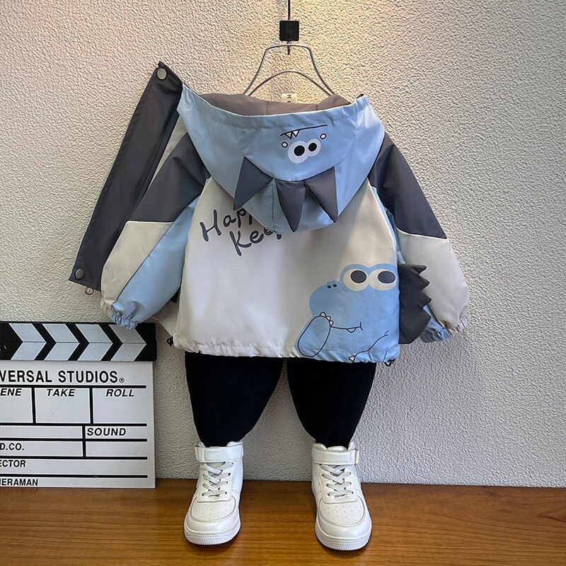 儿童外套男款2026新款男童春秋装冲锋衣连帽开衫卡通可爱宝宝上衣