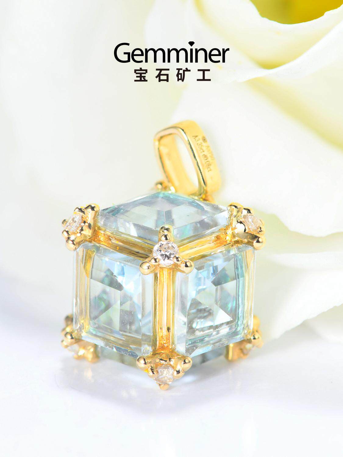 18K Gold Princess Cut Aquamarine Diamond Pendant - Product image 2