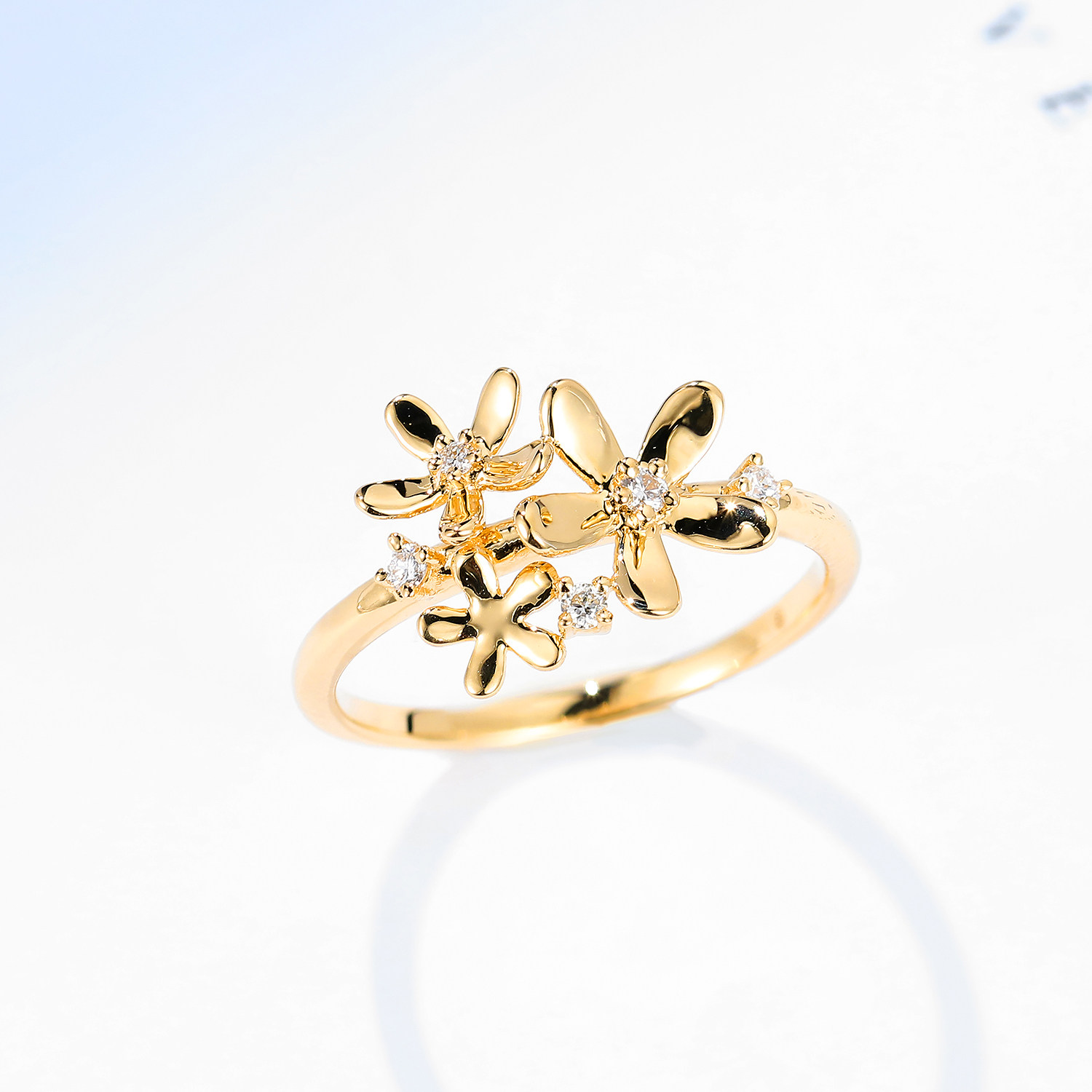 宝石矿工 18k黄金花朵钻石戒指真钻 小清新甜美女戒au750k金钻戒