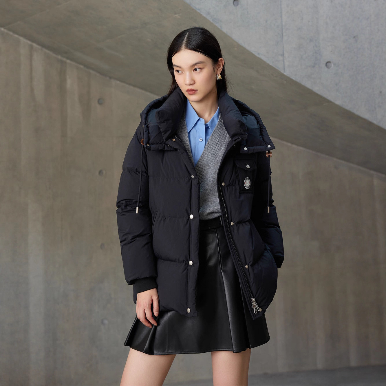 绣花高领短款女式羽绒服2025冬季新款加厚保暖连帽面包服大码外套