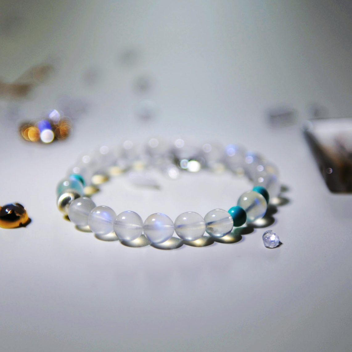 蓝月光石拉长石白水晶平衡情绪