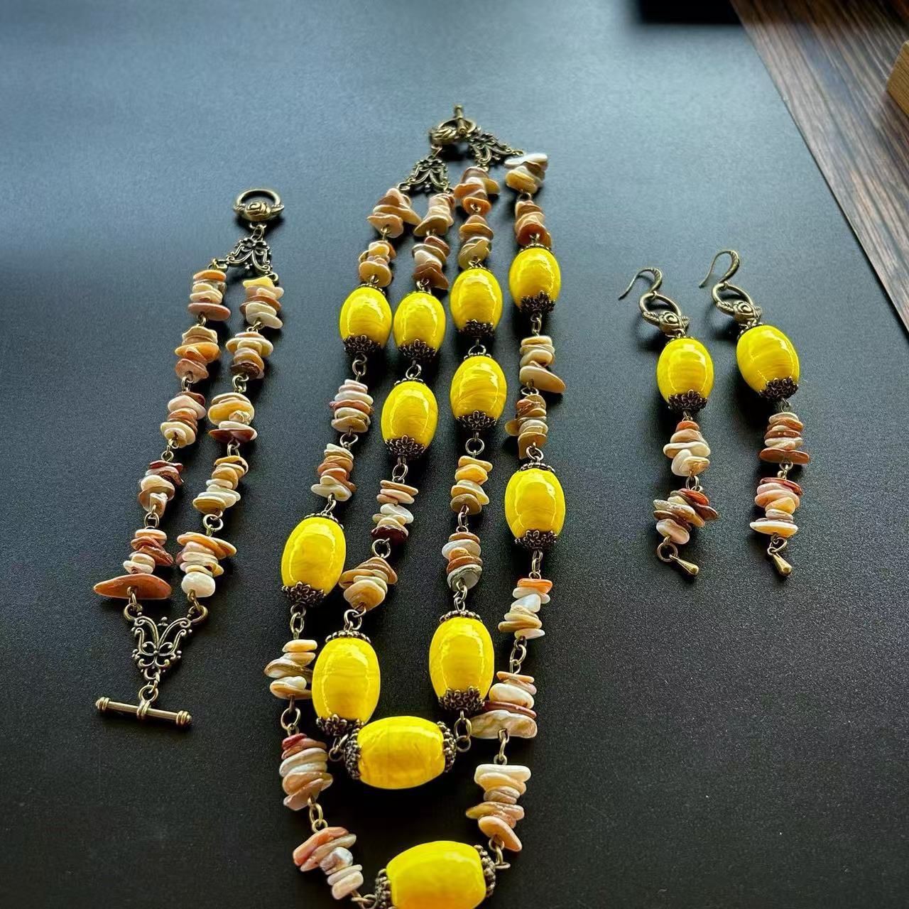 西洋回流古董天然贝壳手链古法黄色云纹琉璃高级感法式项链套装