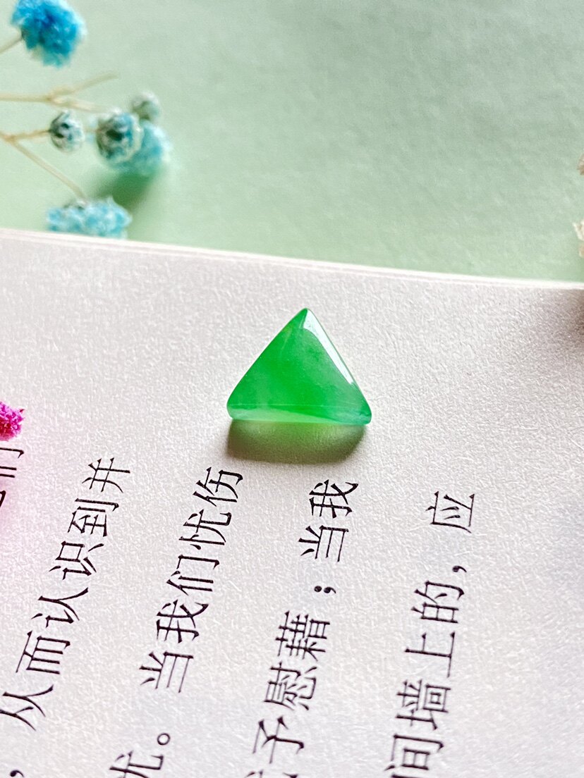 保值天然A货翡翠老坑冰种起光起胶阳绿三角戒面