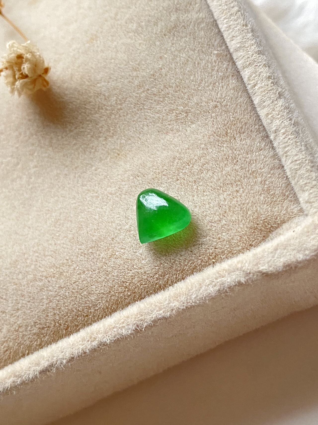 缅甸玉石天然A货翡翠老坑冰种起光阳绿心形戒面