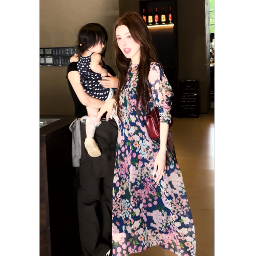早秋新款显瘦显白吊带碎花套装女