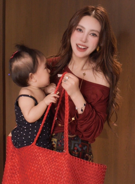 G.yantong郭彦彤 斜肩长袖打底上衣轻薄夏款小众针织短款DDL81