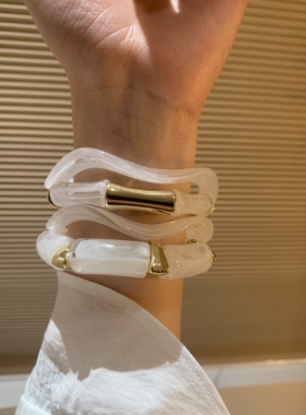 棠洛原创款 亚裔感白色亚克力弯管手镯多条叠戴小众欧美辣妹风潮