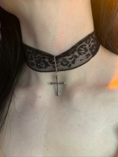 黑色镂空蕾丝十字架吊坠choker颈链女性感项圈颈带锁骨链甜酷风潮