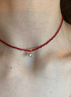 氛围又显白的暗红尖晶石锁骨链女小众独特细款颈链高级感2025新款
