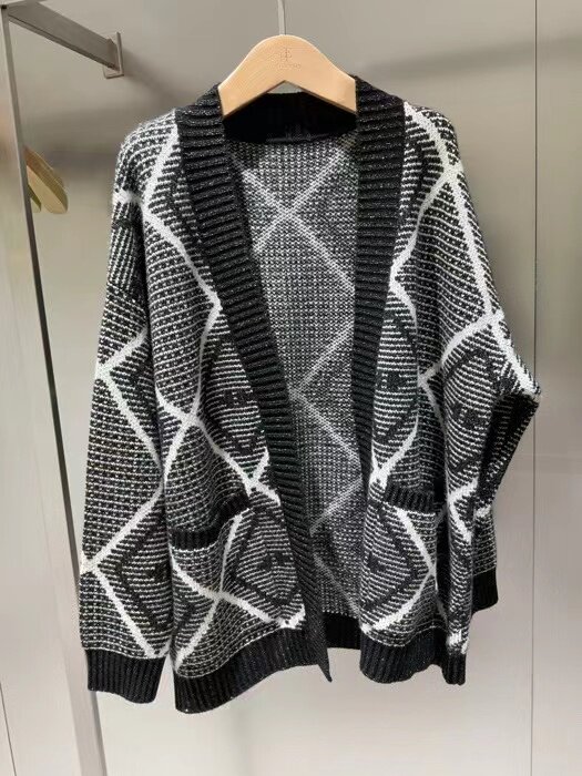 山羊绒开衫V领几何造型