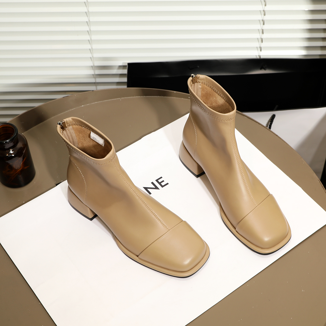 上脚超显瘦~百搭软皮方头小短靴