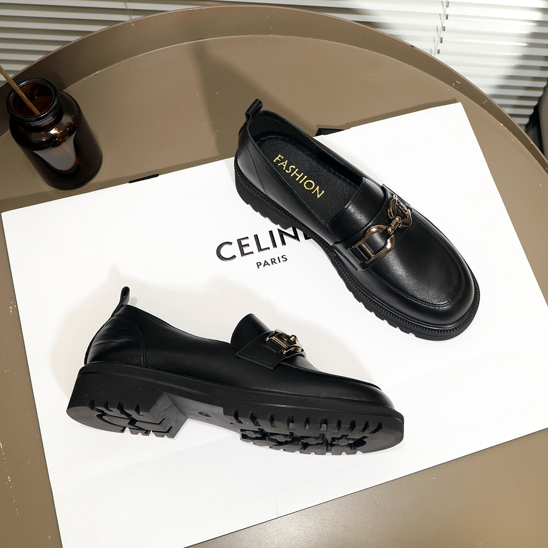 舒适软皮一脚乐福鞋女~显瘦百搭