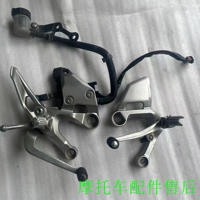 雅马哈MT09拉力版前脚踏支架总成