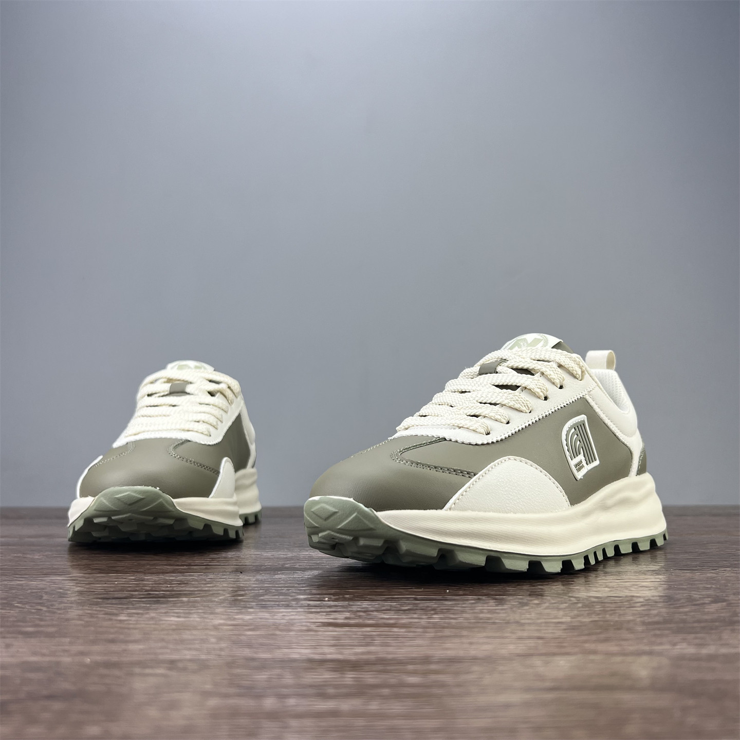 出口外贸秋冬季男士皮面复古阿甘鞋运动休闲鞋厚底百搭时尚潮鞋