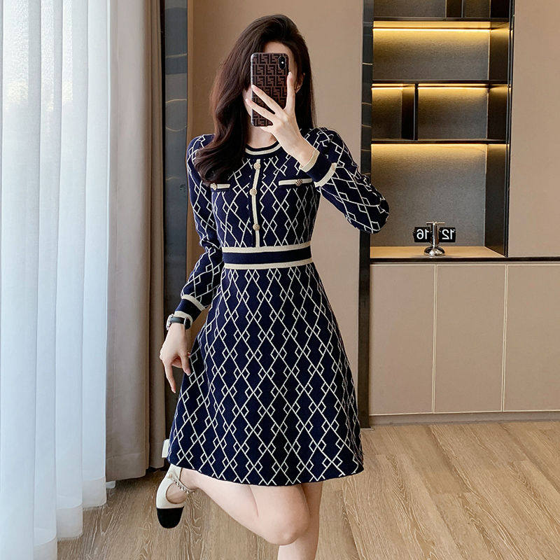 小香风气质针织连衣裙女2023年秋冬季新款洋气收腰显瘦长袖裙子装