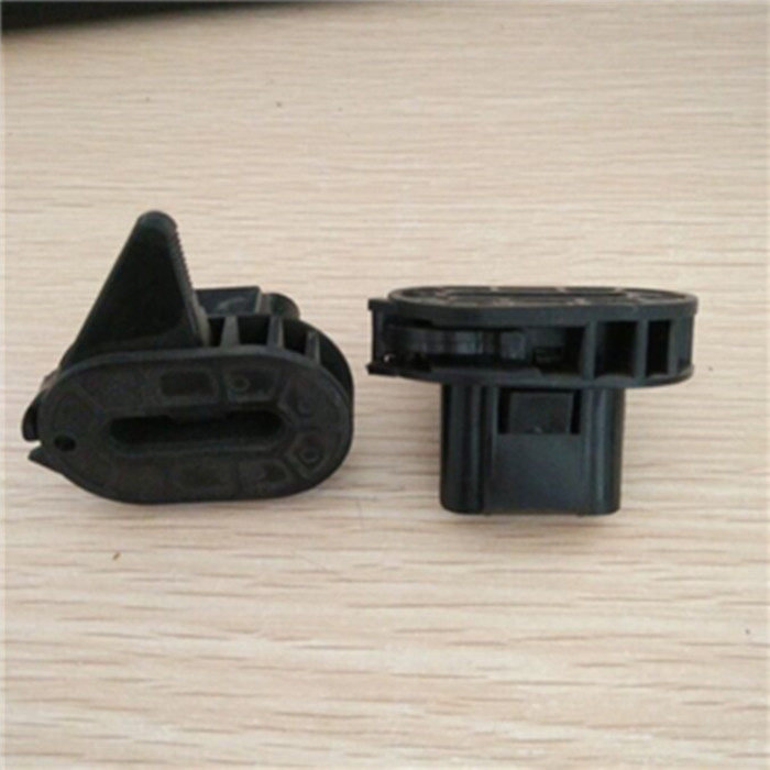 路虎极光发现座椅后排卡扣