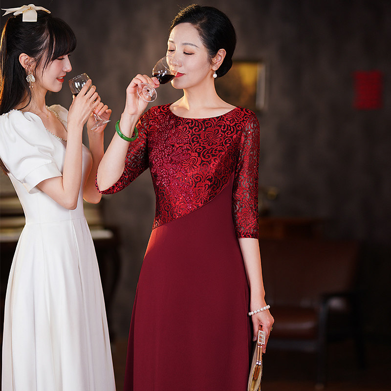喜婆婆婚宴礼服酒红色高端年轻妈妈参加结婚礼服2023秋新款连衣裙
