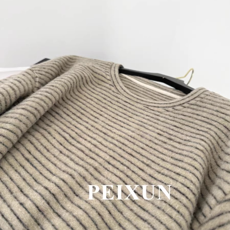 慵懒磨毛杏色软糯条纹衫女设计感显瘦百搭打底衫宽松百搭绒衫T