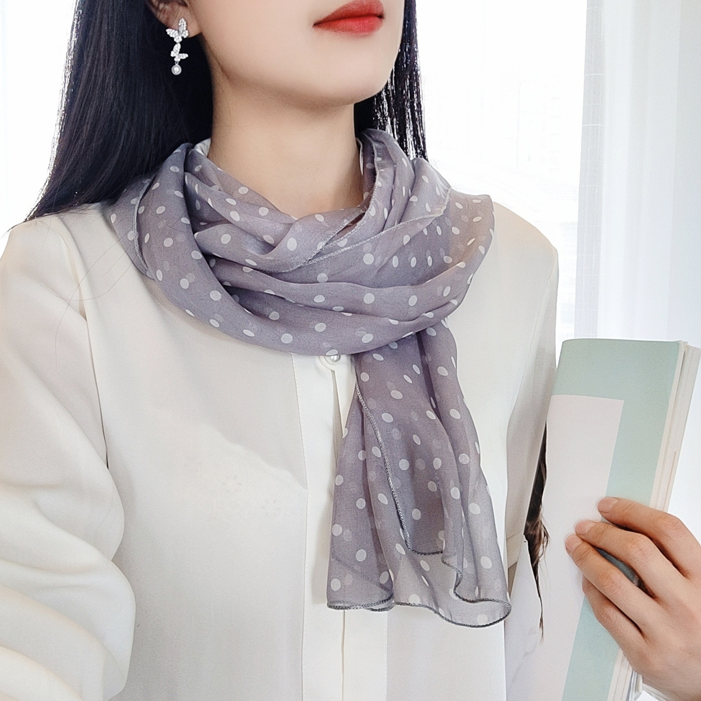 尺寸很合适100%桑蚕丝丝巾柔软