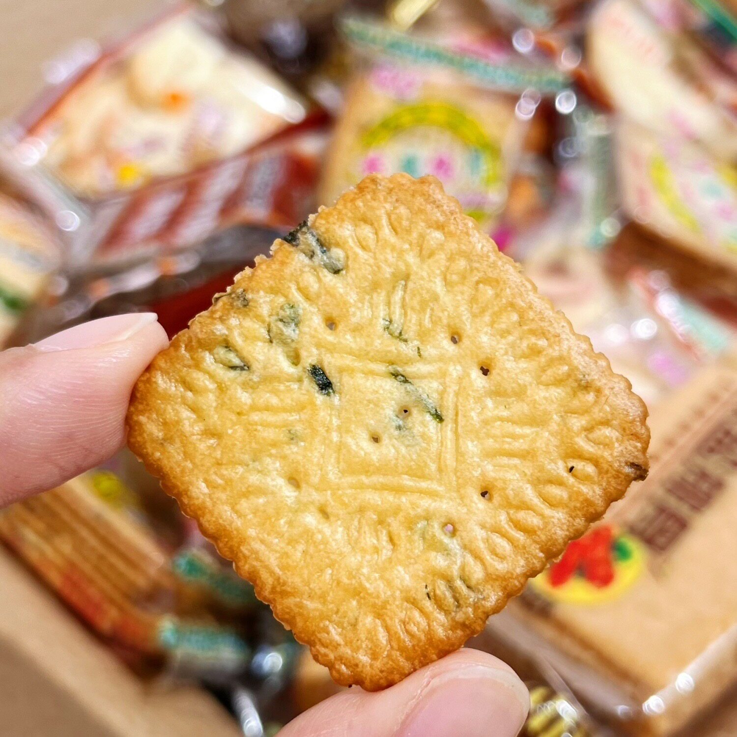 薄脆小饼干好吃实惠散称按斤卖一箱香葱味香葱鸡片休闲零食小包装