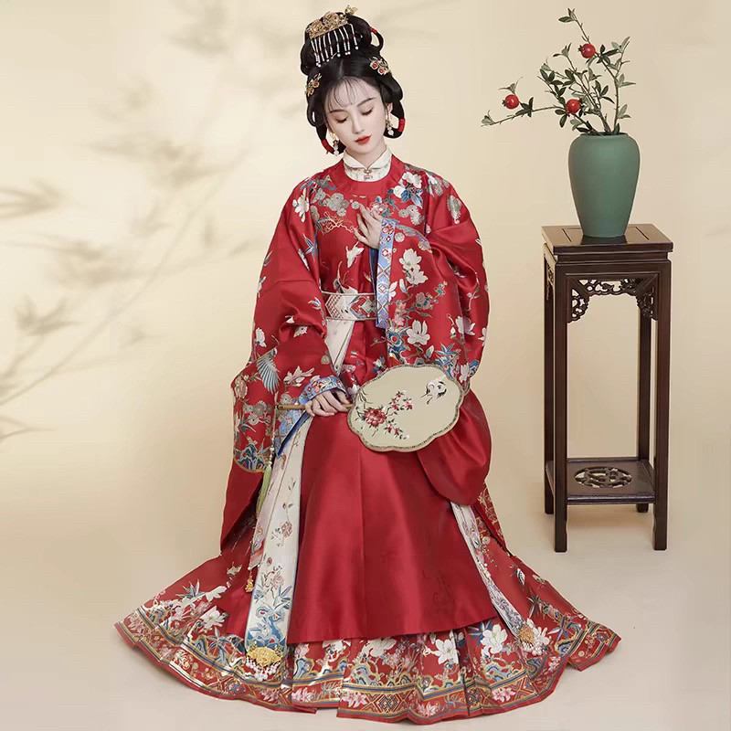 【出租】钟灵毓秀繁华锦鹊明制圆领袍马面裙刺绣婚服出阁服显瘦图片