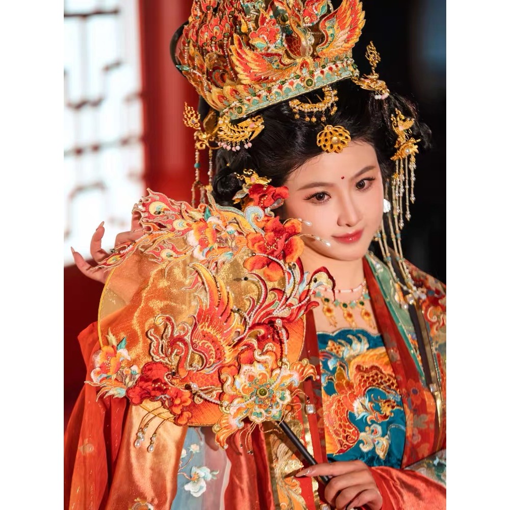 出租锦瑟衣庄汉服朱雀同款婚扇新娘团扇租赁绣花囍扇汉婚拍照道具
