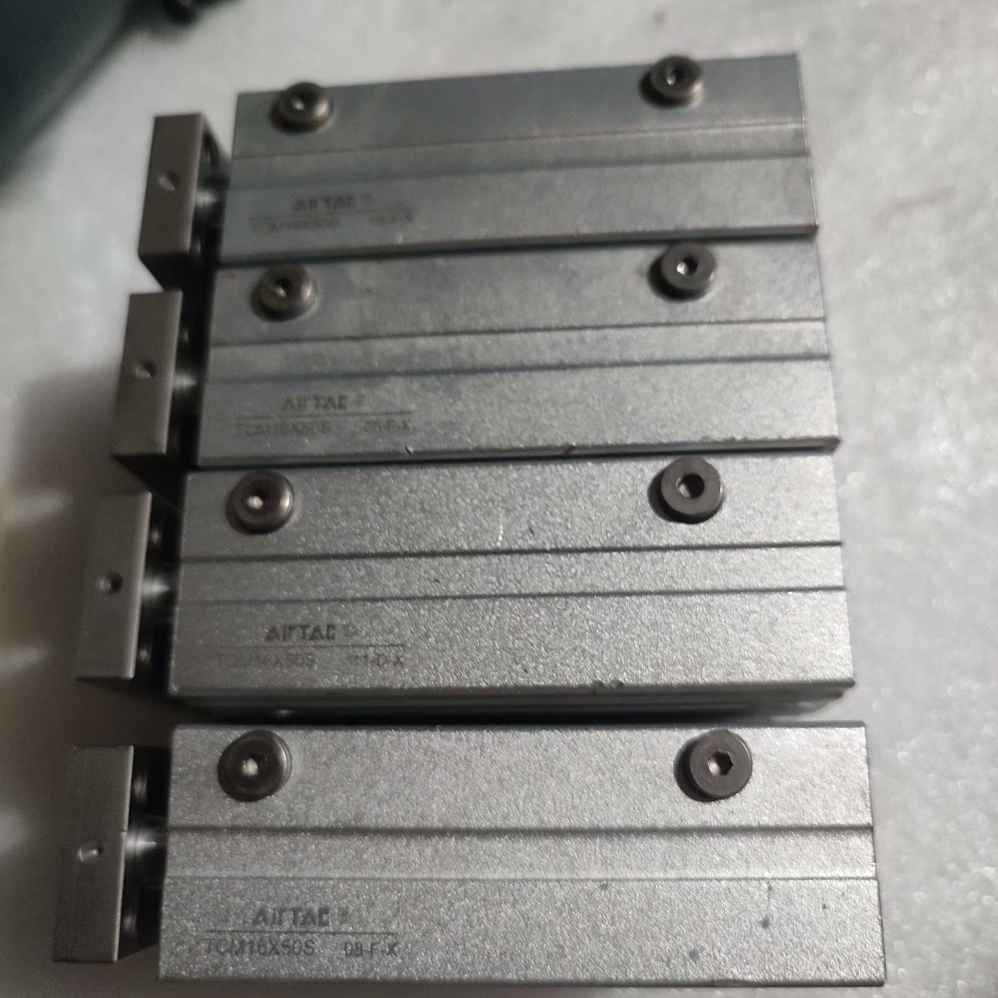 亚德客三轴气缸TCM16X50S  议价 也可为维修！！