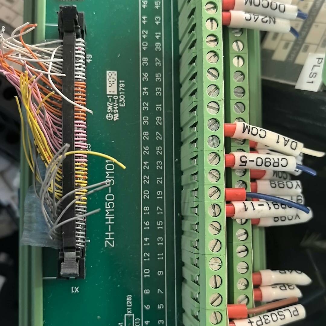 ZH-HM50-3M01端子排 成色如议价 也可为维修!!