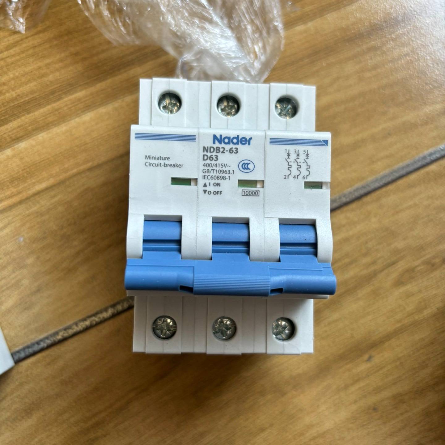 D型 3p63a 良信正品空气开议价 也可为维修！！