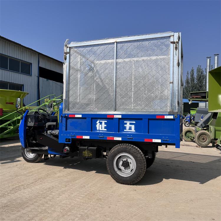 农用流动式草料粉碎机高喷出料三轮式铡草车32马力八吨打草机