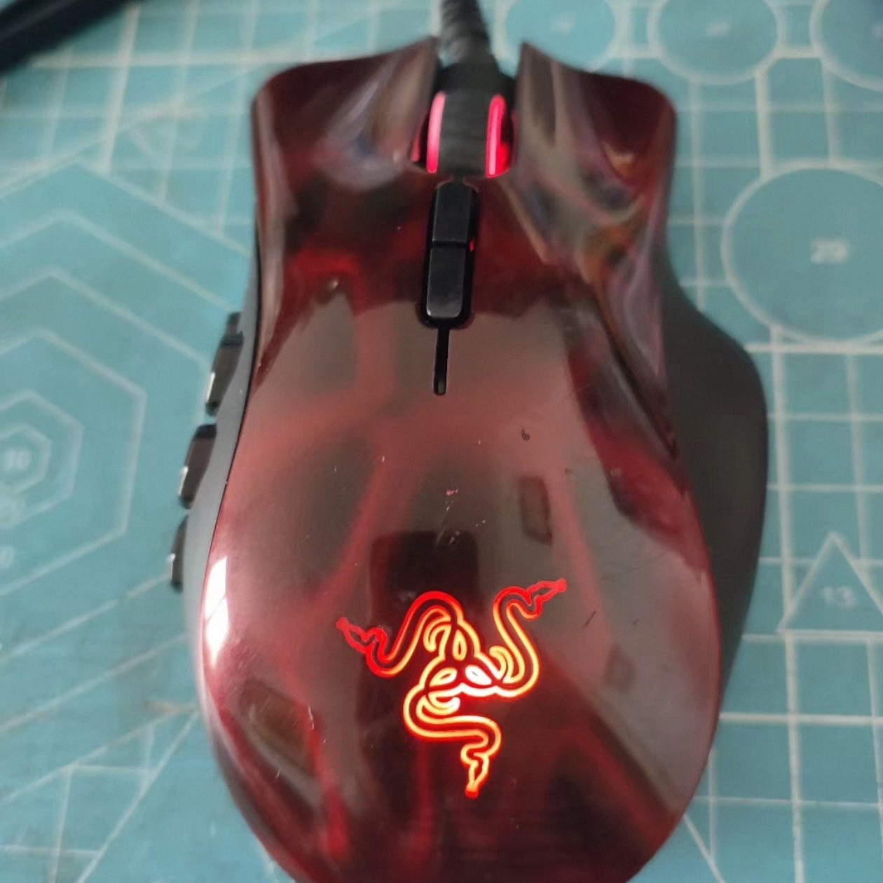 Razer雷蛇那伽梵蛇六芒星红绿色特别版有线游戏电竞发光蛇标鼠标