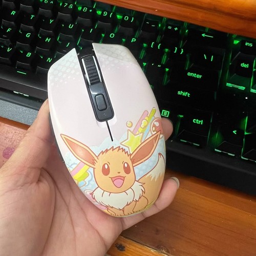 Razer雷蛇宝可梦伊布联名限量款八岐大蛇？2蓝牙无线双模通用鼠标