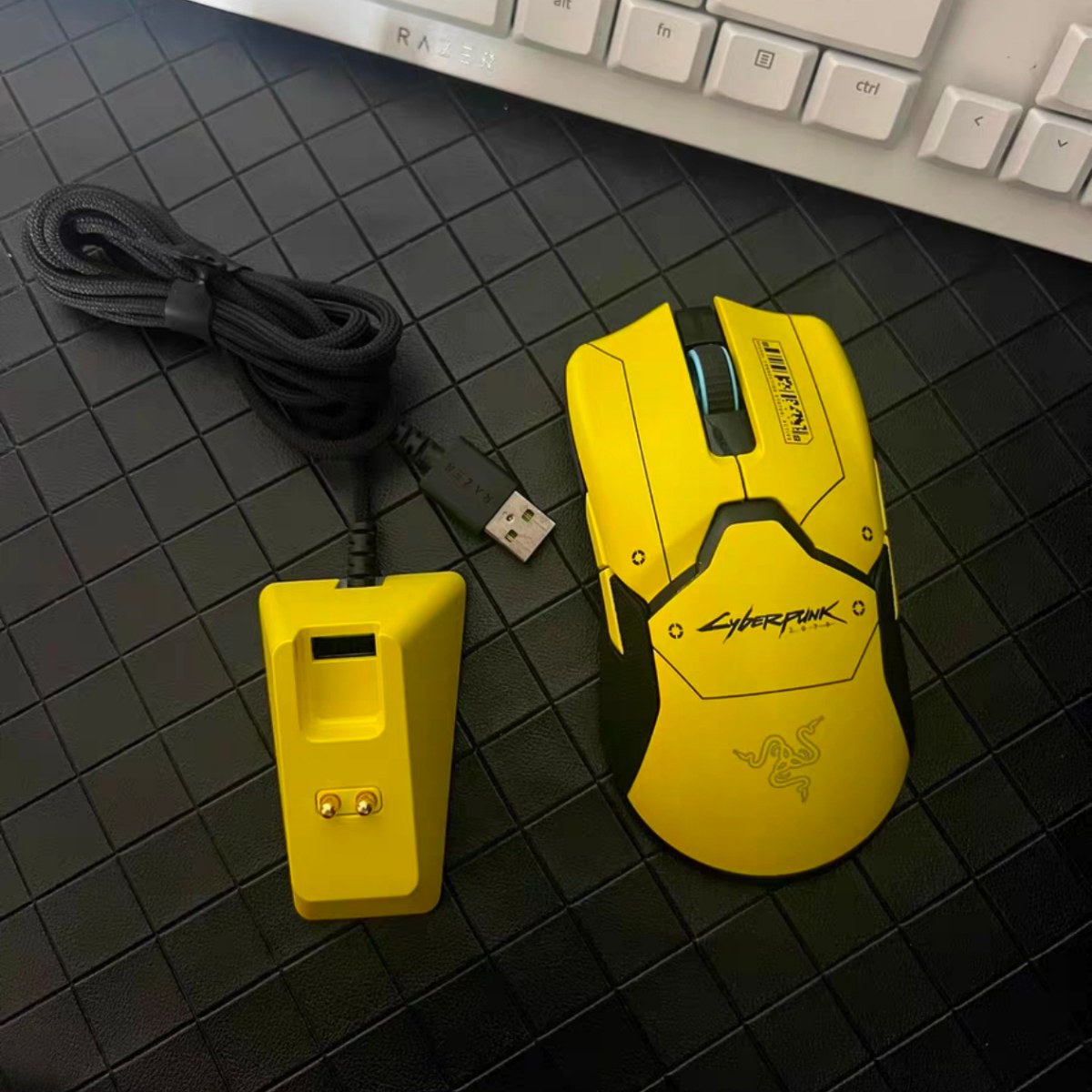 Razer雷蛇毒蝰终极版赛博朋克2077无线双模游戏轻量鼠标