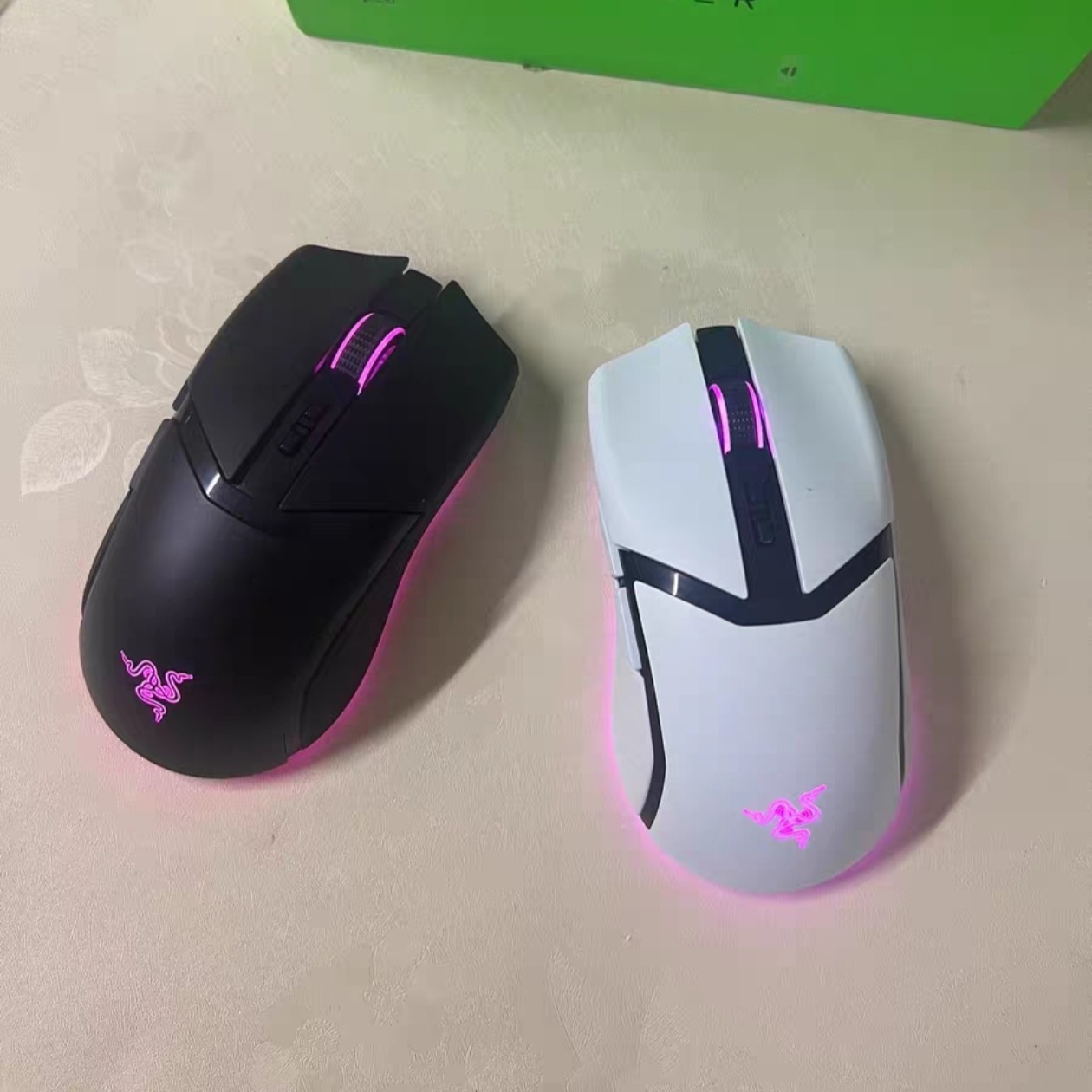 Razer雷蛇眼镜蛇PRO专业版有无线双模游戏电竞RGB幻彩鼠标滑鼠