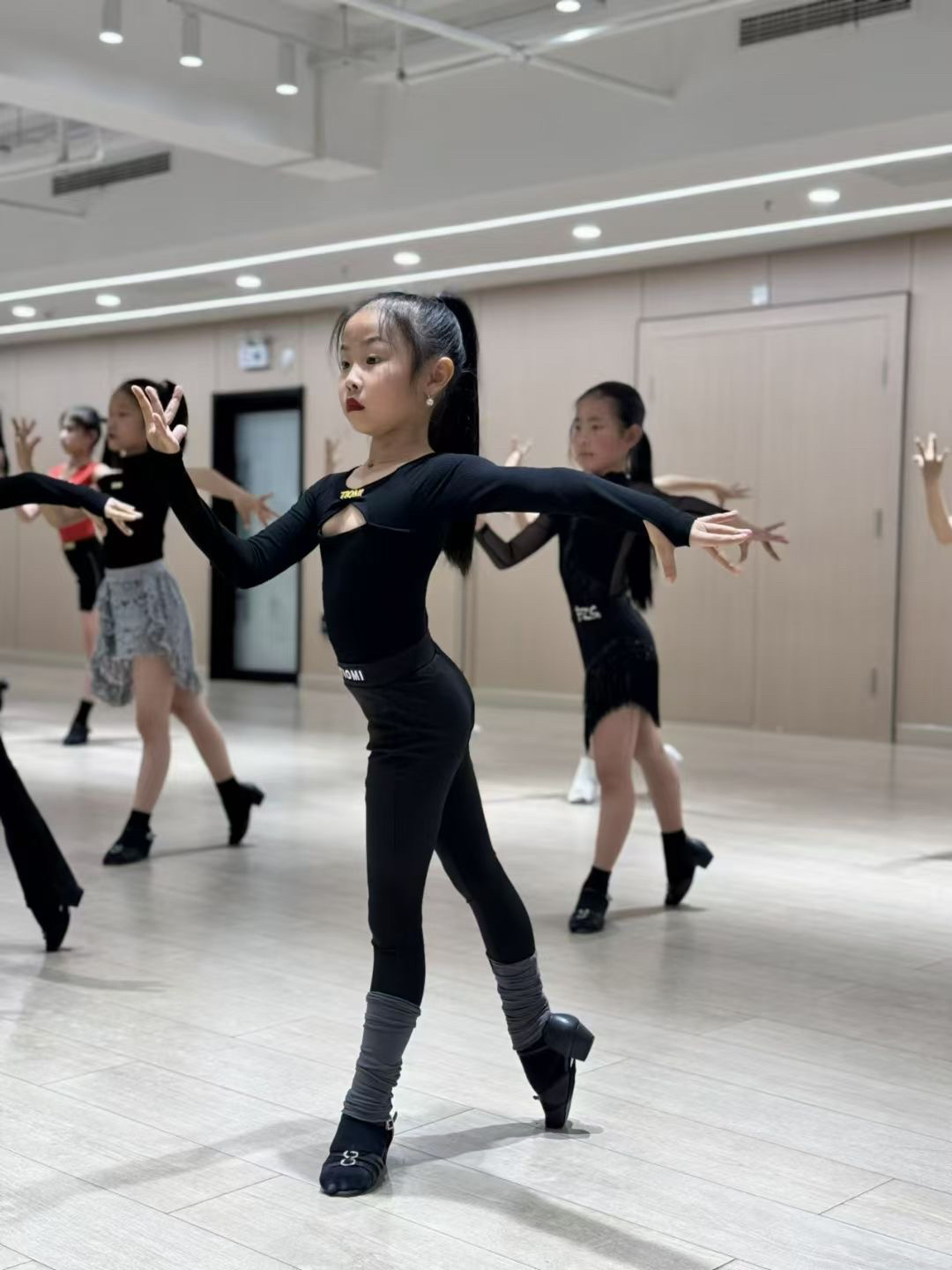 Tiomi舞服少儿拉丁舞秋冬长袖小高领百搭基础款上衣裤练习服