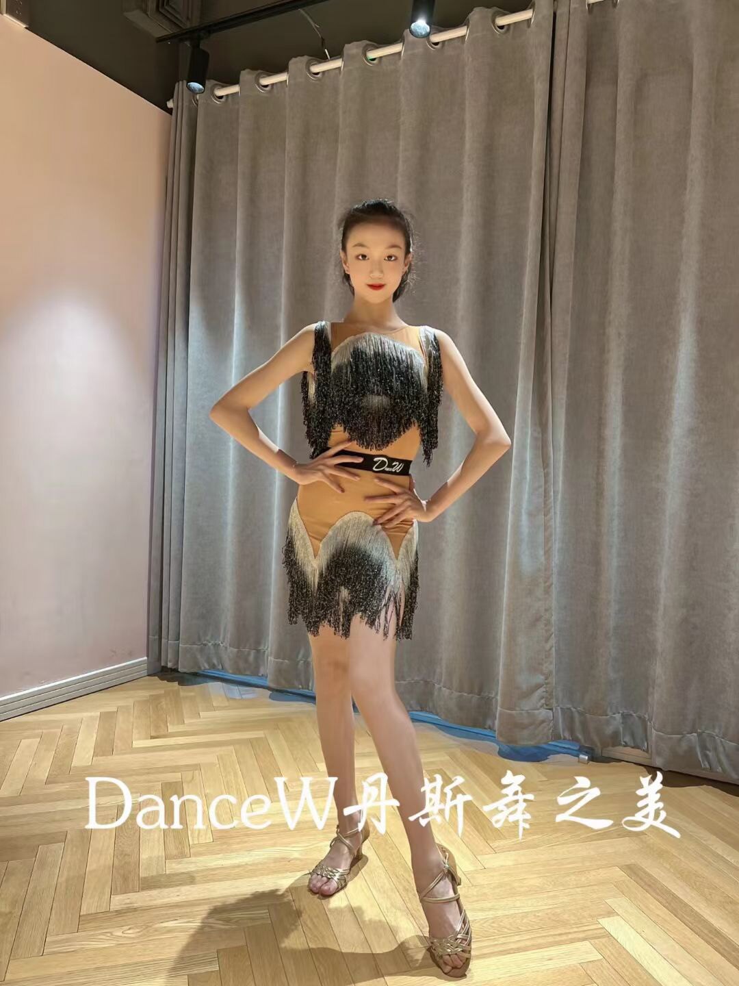 丹斯舞之美少儿拉丁舞渐变流苏吊带练习服套装演出服露背比赛服