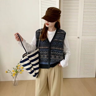 2026春季新款韩系V领复古提花羊毛针织开衫马甲女叠穿毛衣背心潮