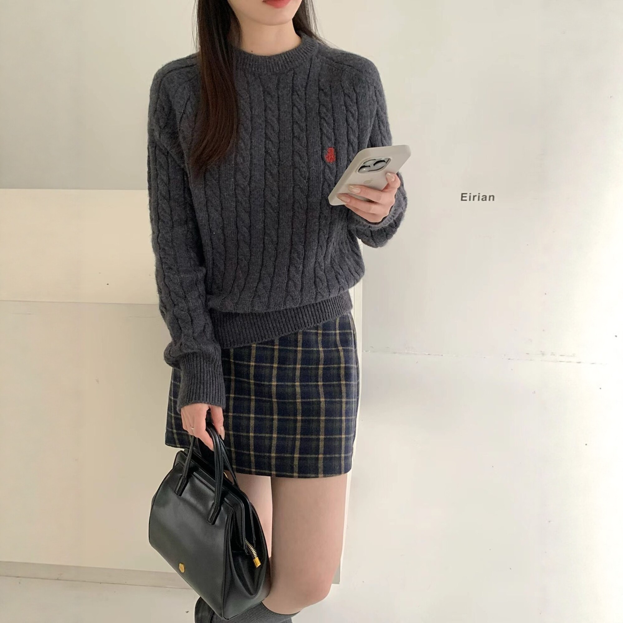 2025秋冬新款韩版宽松圆领麻花刺绣浣熊绒羊毛针织衫女毛衣打底衫