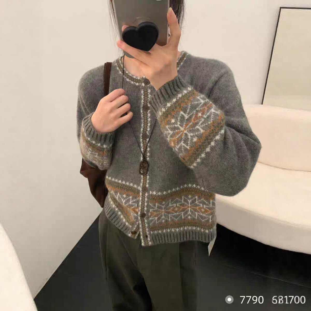 宽松圆领蜜熊绒羊毛针织开衫毛衣