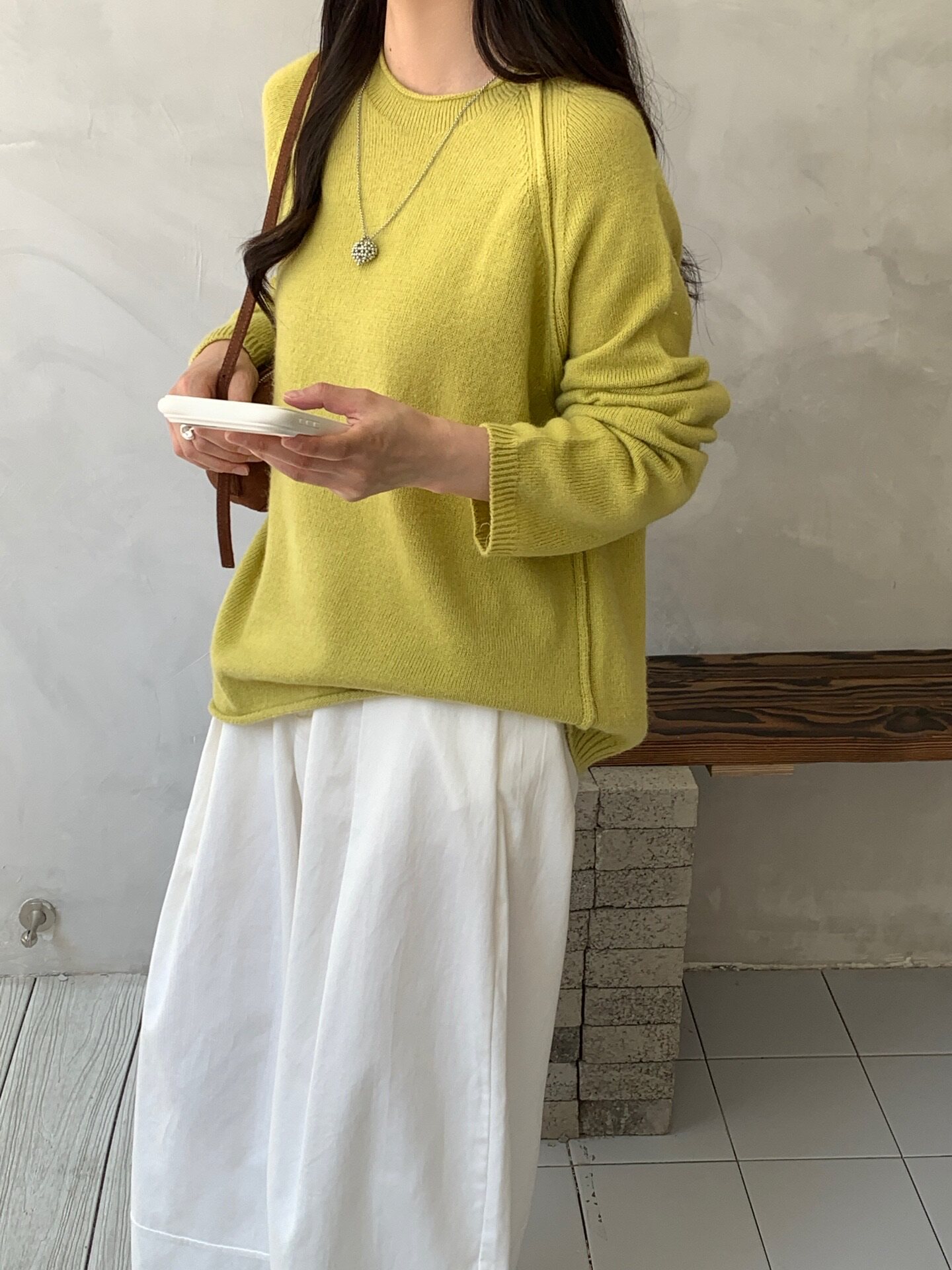 显瘦圆领浣熊绒插肩袖针织毛衣女