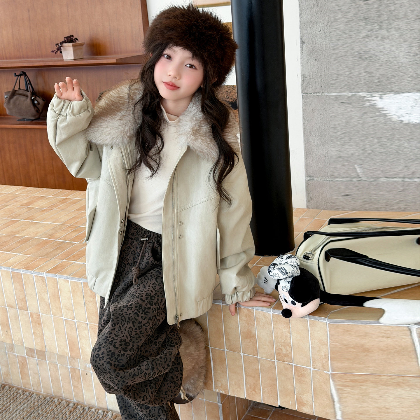 女童外套2026新款冬季青少年女孩皮衣加厚保暖上衣儿童高级感衣服