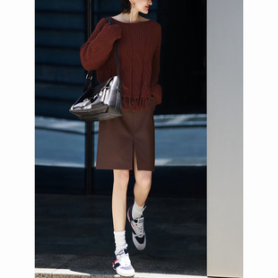 超好看的氛围感流行穿搭套装铁锈红色流苏毛衣咖色半身短裙两件套