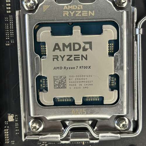 议价AMD锐龙R7 9700X 盒装 新鲜件可维修翻新