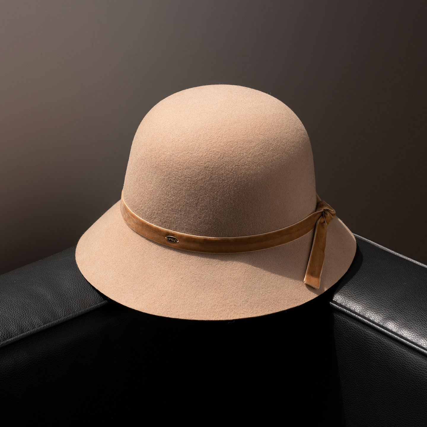 疯帽子 法式纯羊毛渔夫帽子优雅毛呢盆帽轻奢丝绒毡帽 25年秋季新