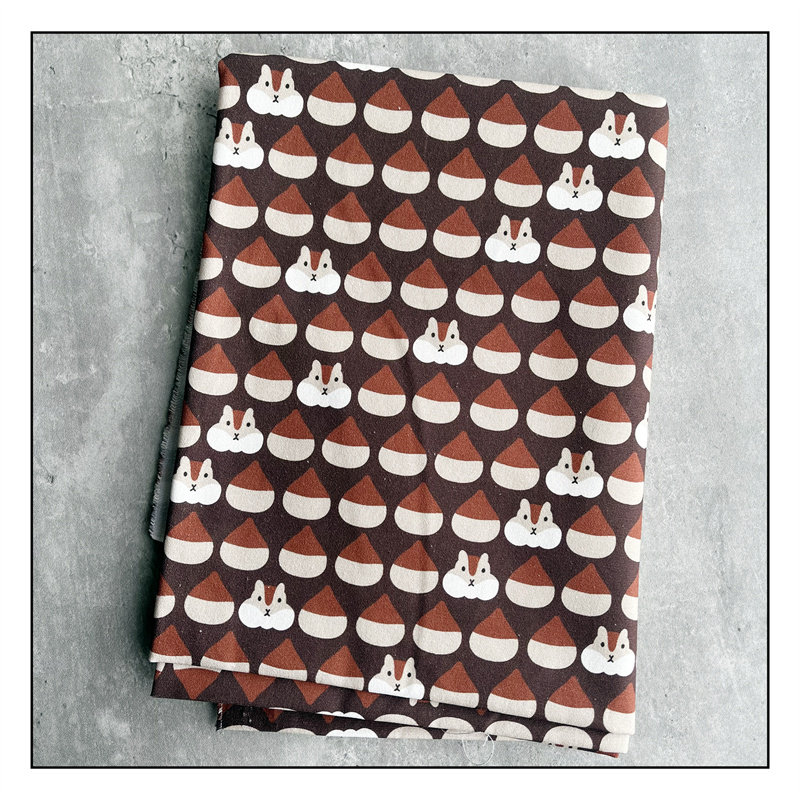 纯棉全棉8安细帆布日韩板栗子松鼠布料手工DIY箱包窗帘抱枕面料